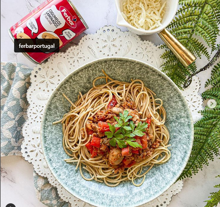 Bolonhesa de seitan e cogumelos